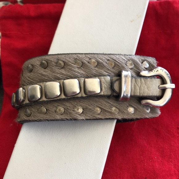 Uno de 50 cream cowhide leather with silver rivets unisex cuff. - Picture 2 of 14